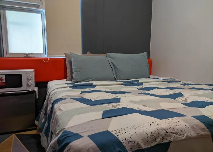 Views Galore: Cozy 3* Manila